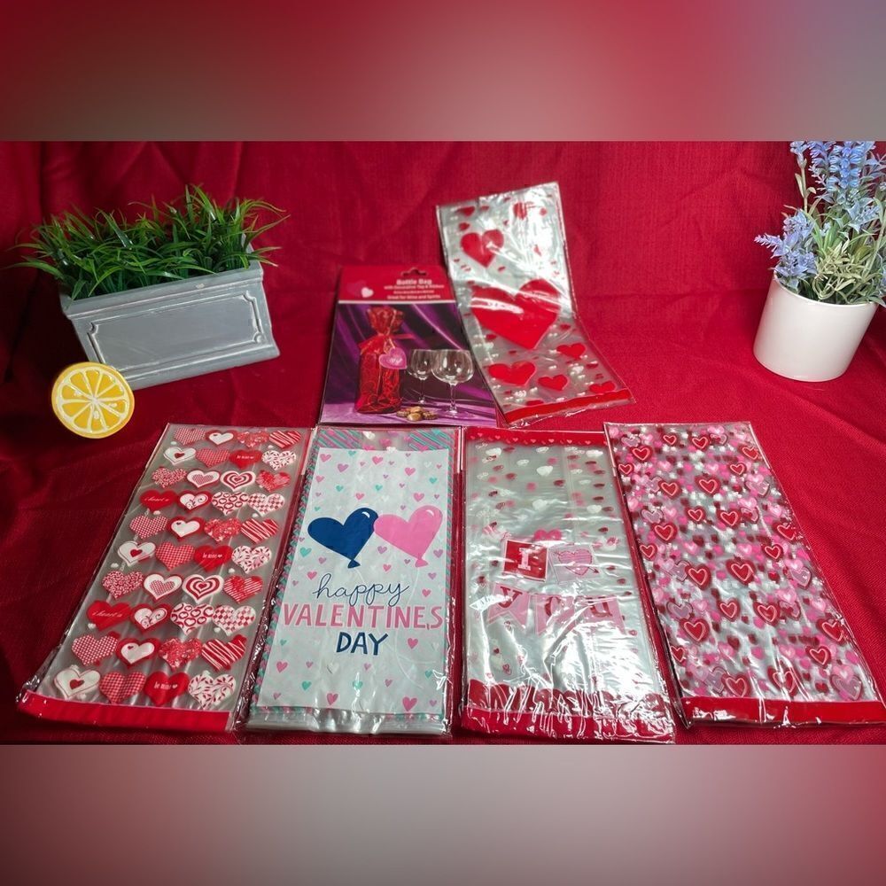❤️🥰❤️ + NEW! Love Theme Treat Bags  Bundle BONUS Bottle Bag Includes 100+…